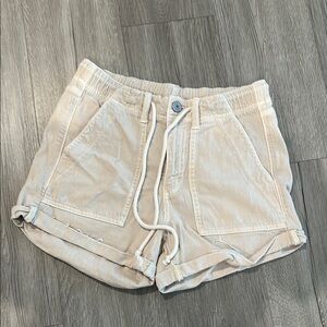American Eagle Women's Cream Shorts